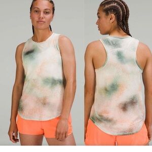 Lululemon High Neck Run and Train Tank spray paint sz 8
A215